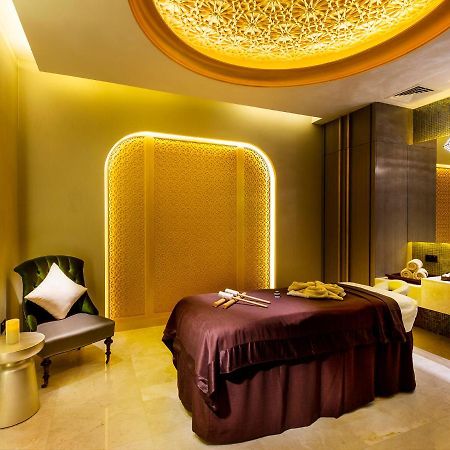 Ezdan Palace Hotel Доха Екстериор снимка A treatment room at the spa