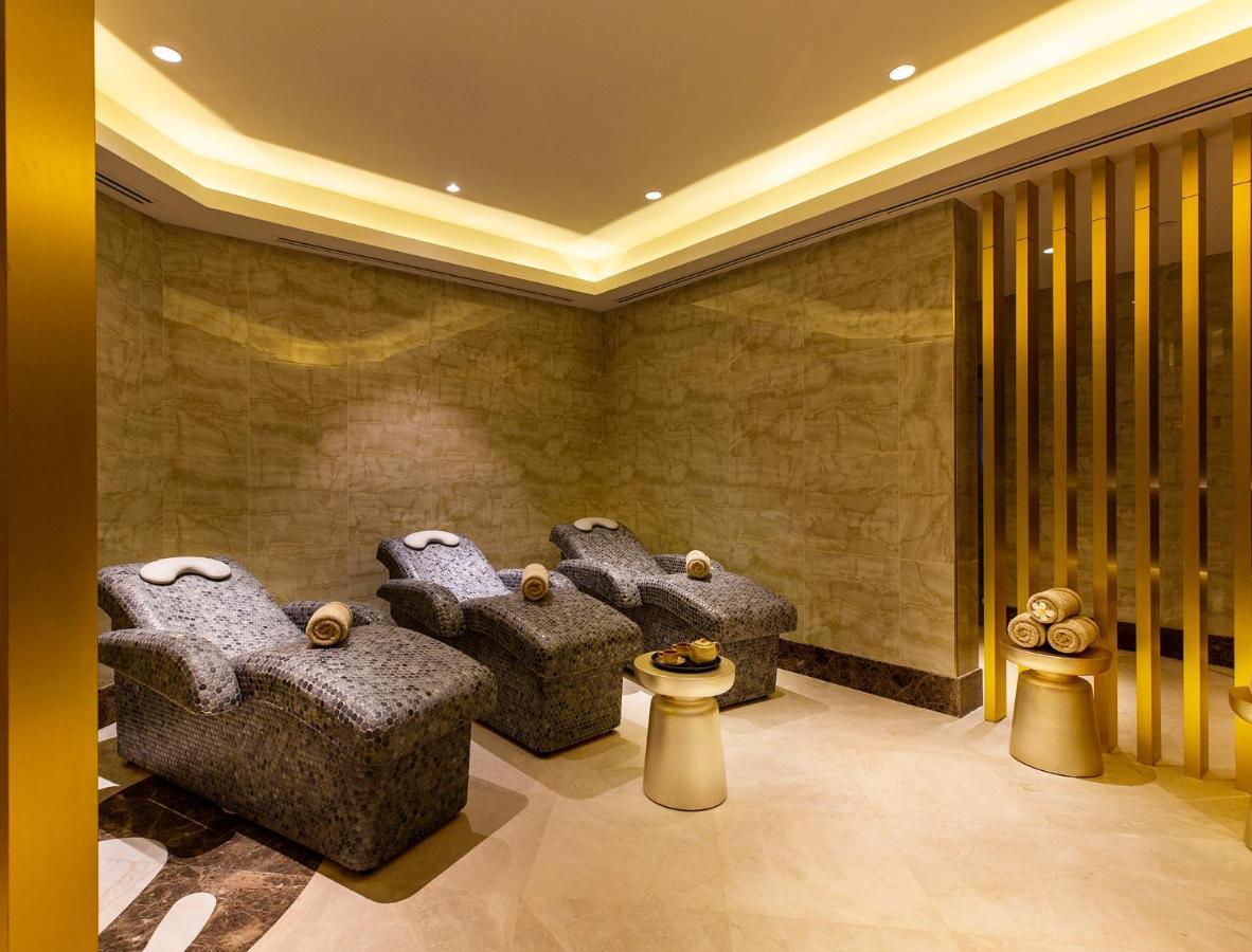 Ezdan Palace Hotel Доха Екстериор снимка The spa at The Ritz-Carlton, Dubai