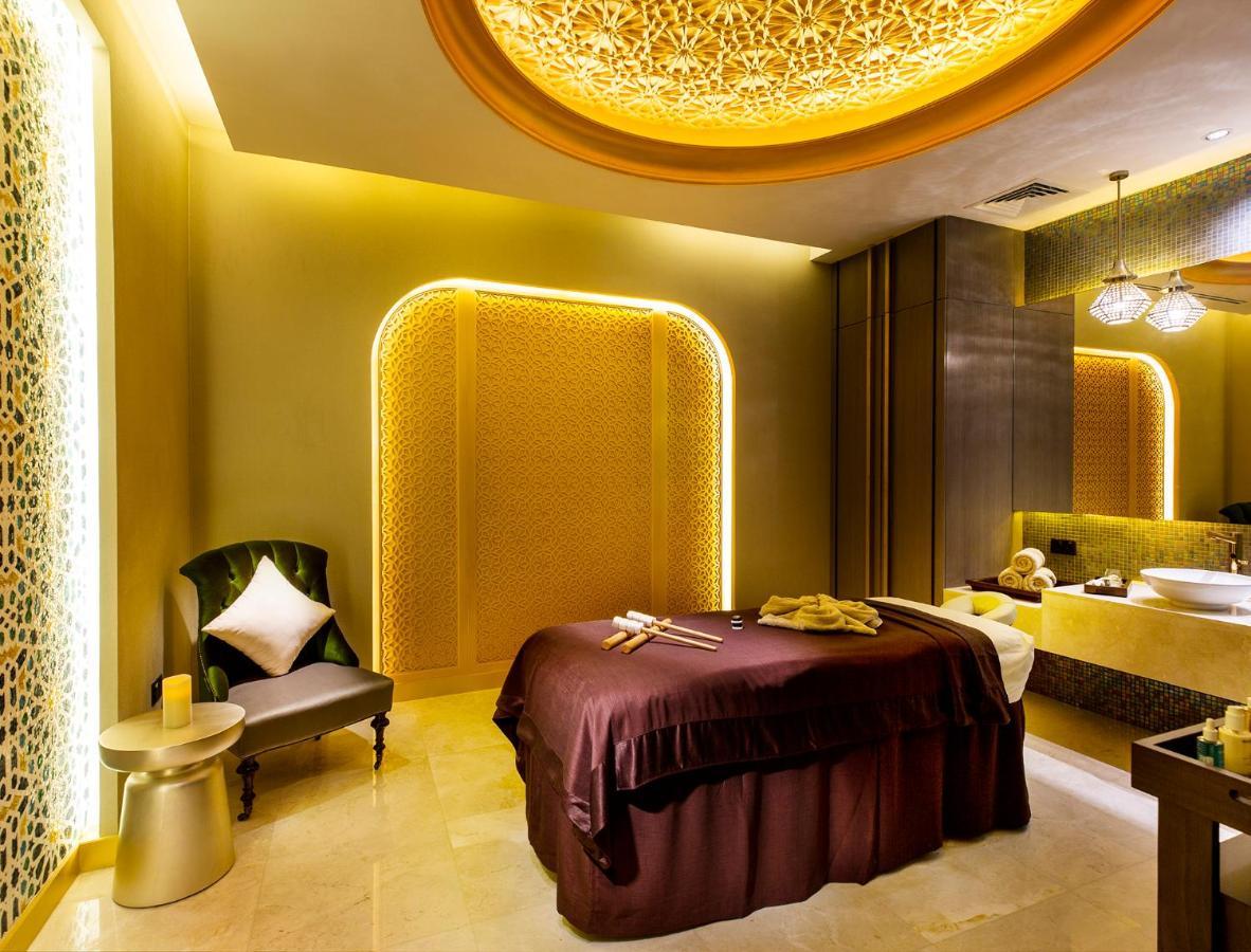 Ezdan Palace Hotel Доха Екстериор снимка A treatment room at the spa