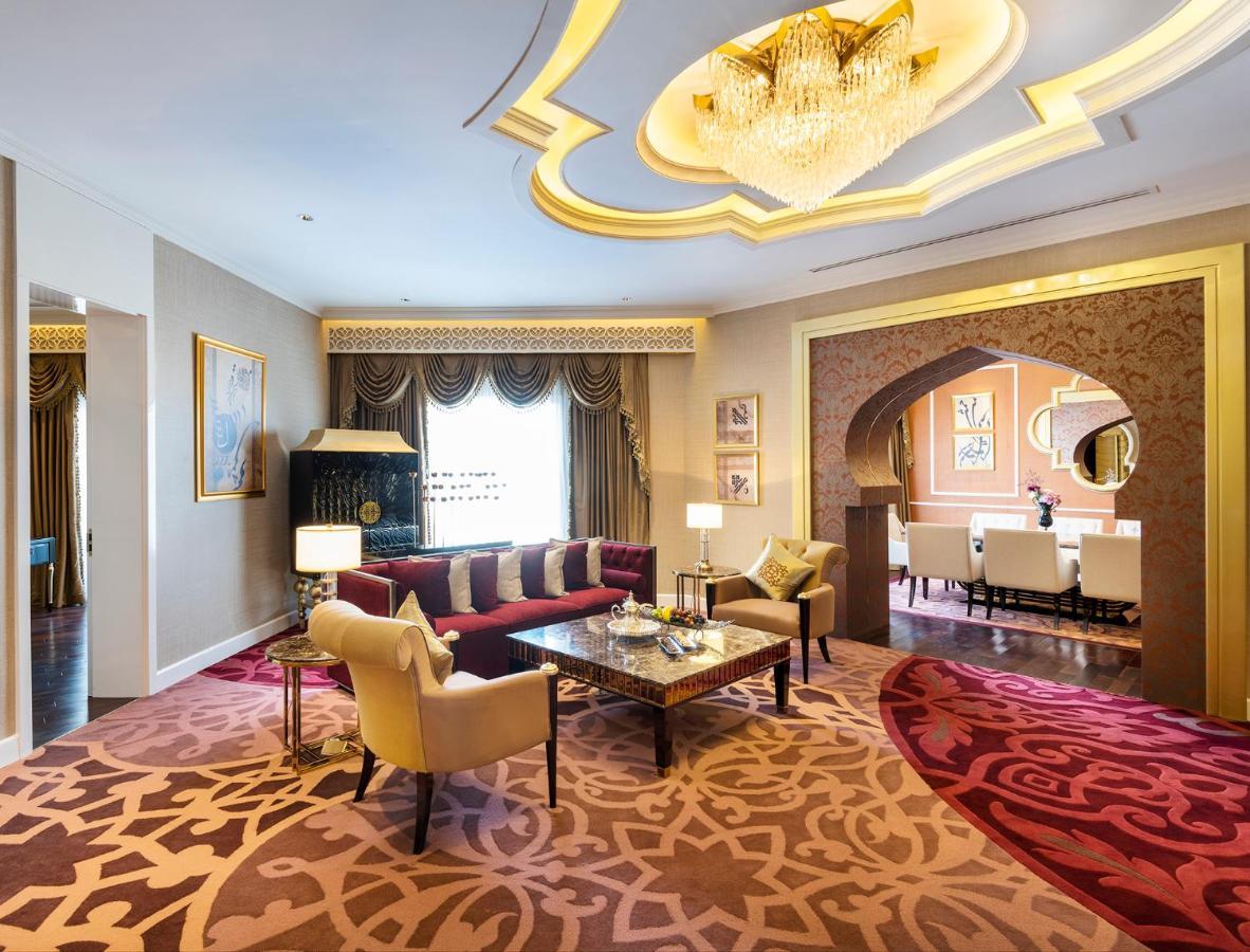 Ezdan Palace Hotel Доха Екстериор снимка A suite at the hotel