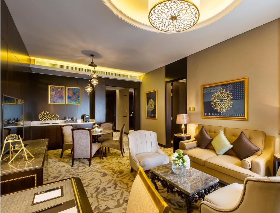 Ezdan Palace Hotel Доха Екстериор снимка A suite at the hotel