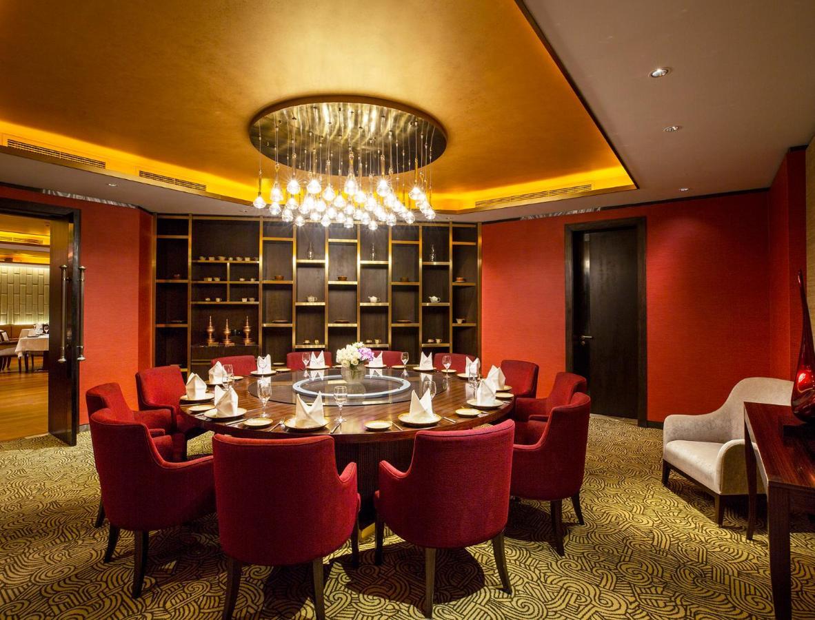 Ezdan Palace Hotel Доха Екстериор снимка Private dining room at the Shangri-La Hotel, Kuala Lumpur