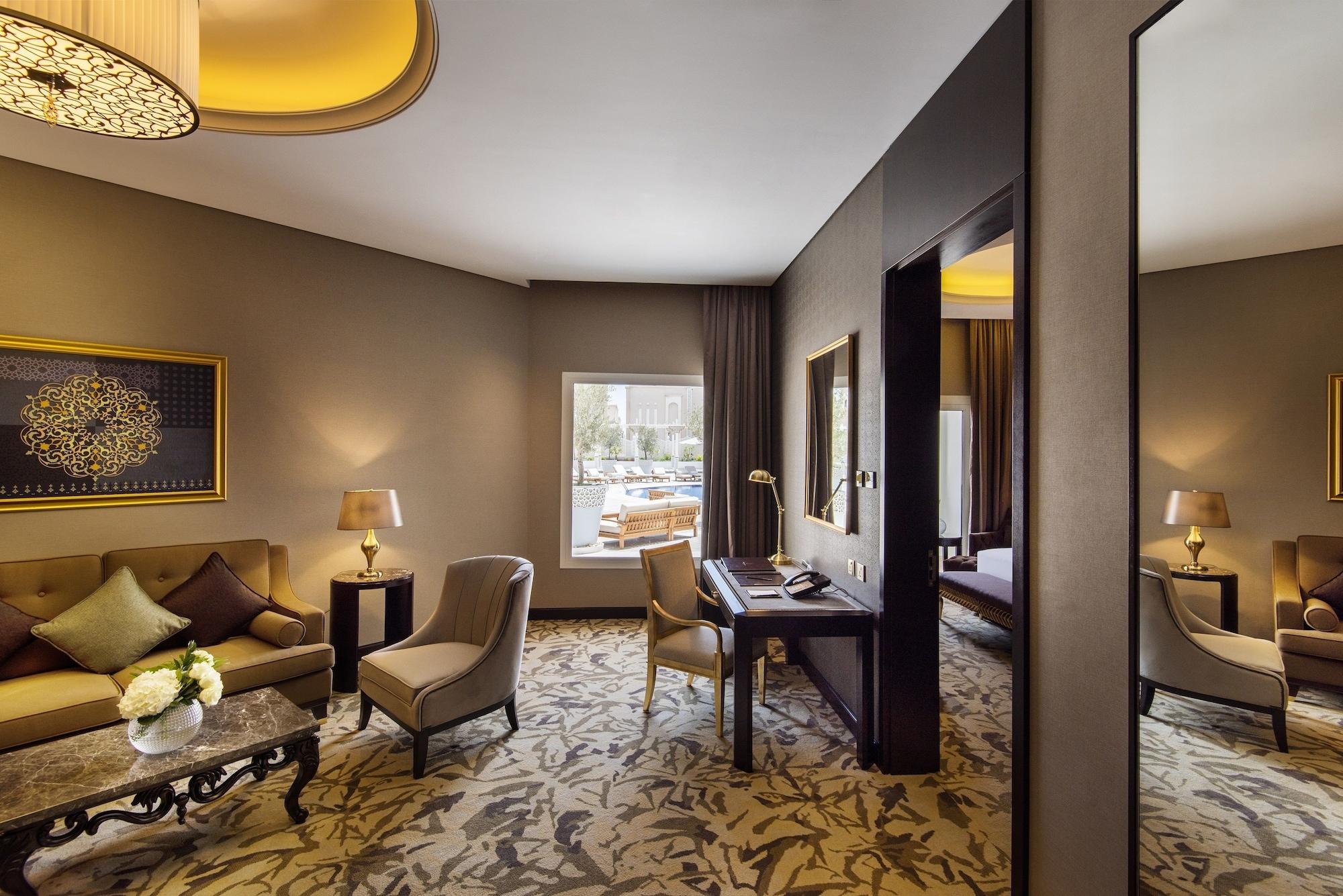 Ezdan Palace Hotel Доха Екстериор снимка A suite at the hotel