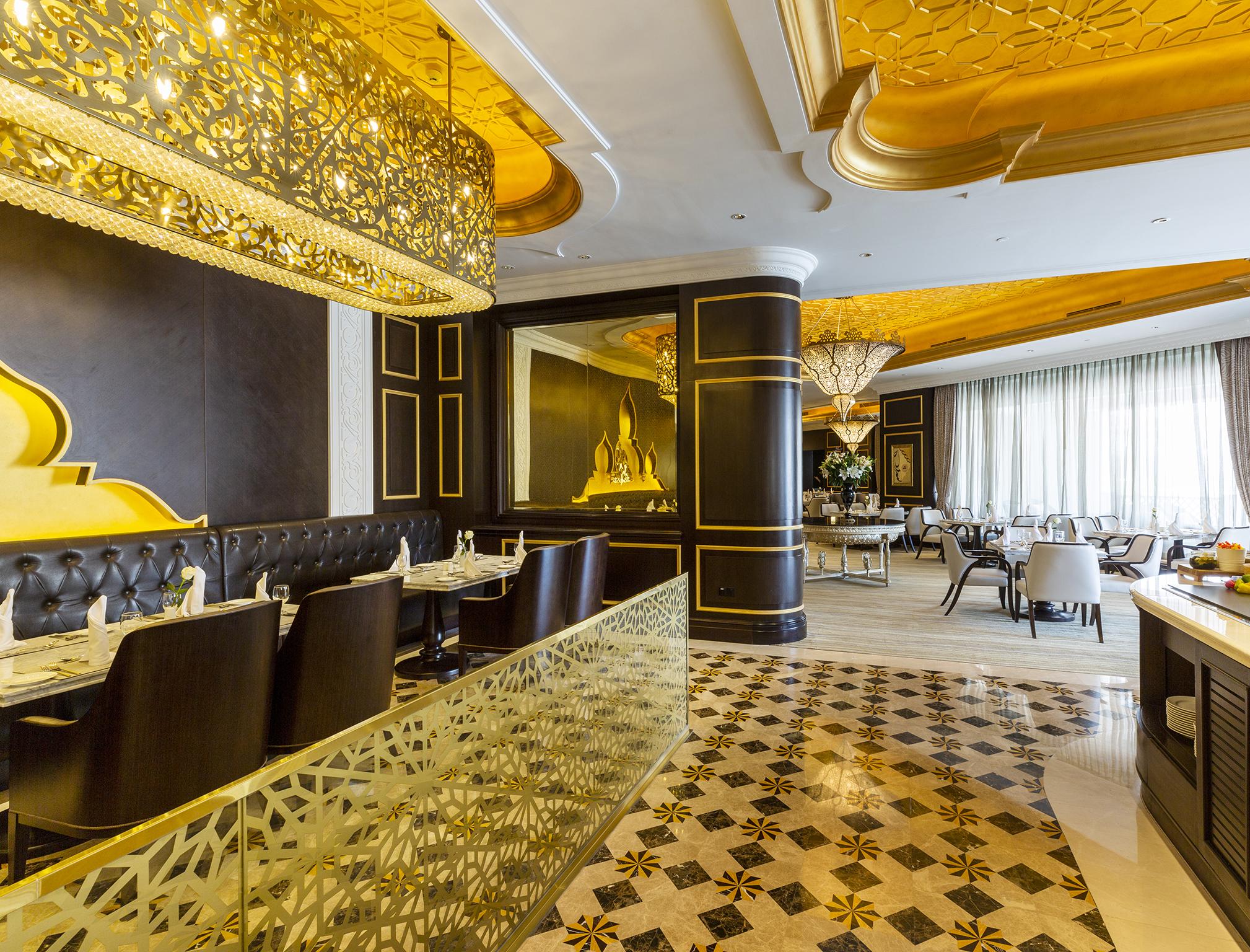 Ezdan Palace Hotel Доха Екстериор снимка The interior of the restaurant