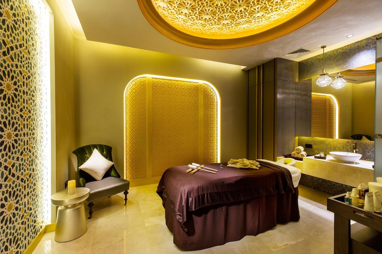 Ezdan Palace Hotel Доха Екстериор снимка A treatment room at the spa