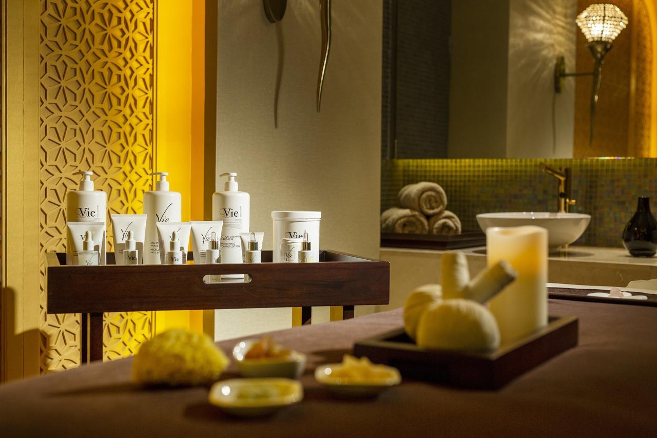 Ezdan Palace Hotel Доха Екстериор снимка Spa at Jumeirah Emirates Towers Hotel
