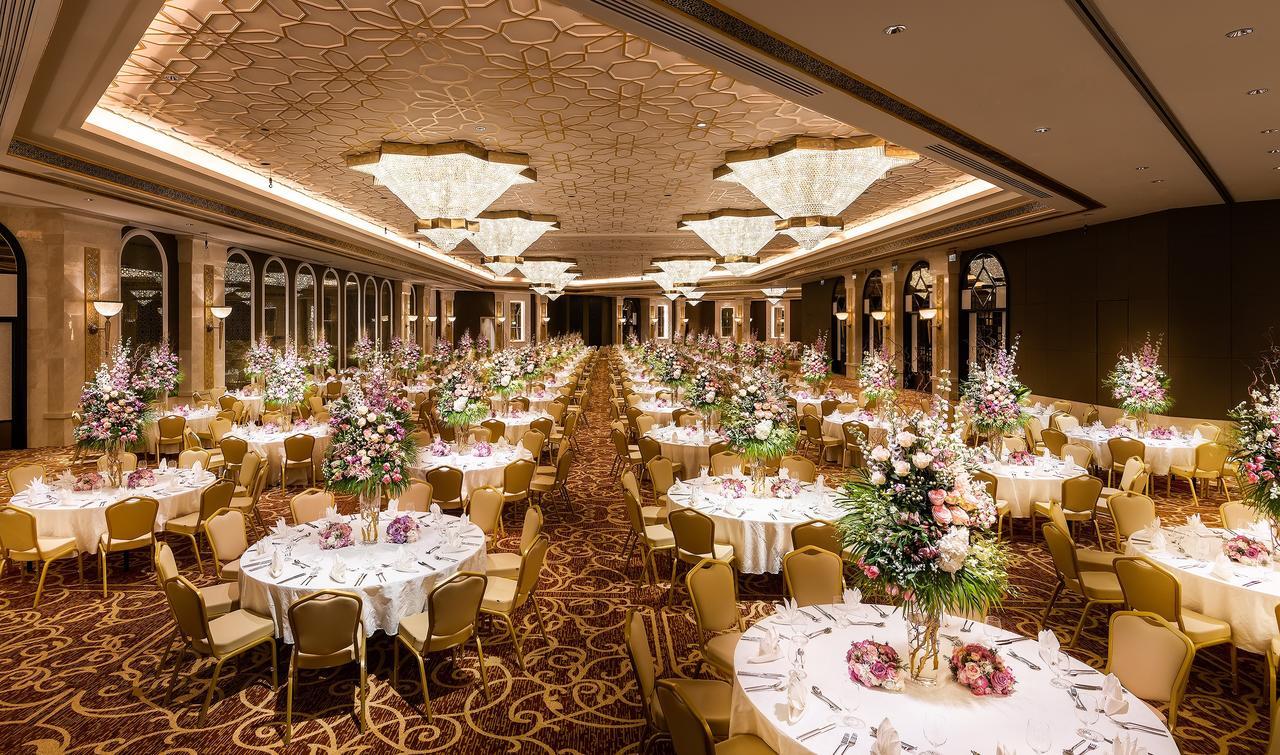 Ezdan Palace Hotel Доха Екстериор снимка The ballroom of the Grand Hotel