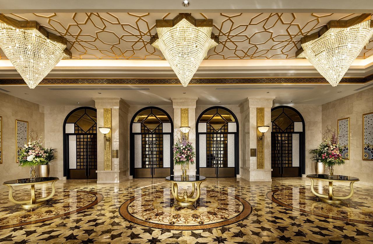 Ezdan Palace Hotel Доха Екстериор снимка The lobby of the hotel