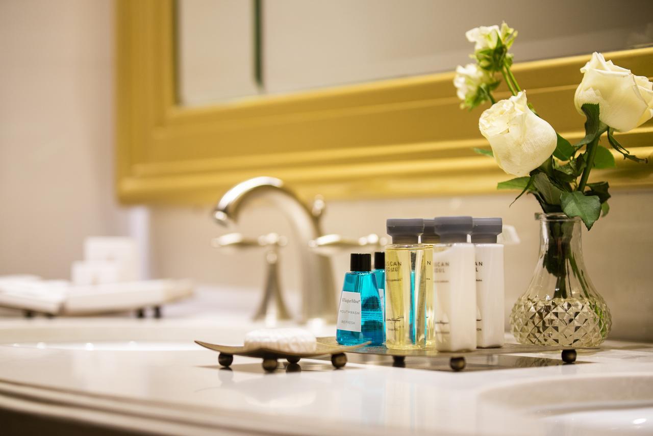Ezdan Palace Hotel Доха Екстериор снимка Bathroom amenities