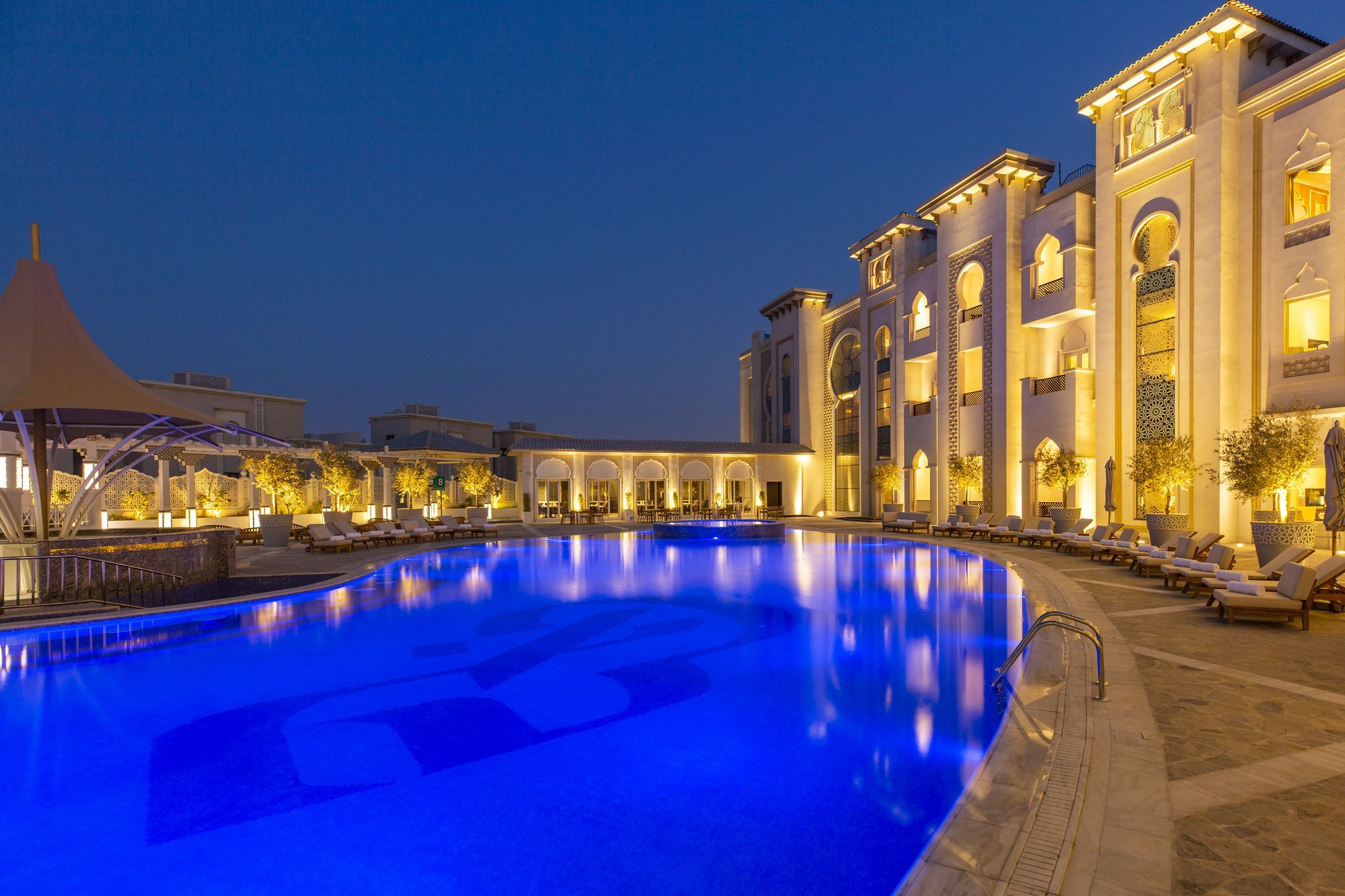 Ezdan Palace Hotel Доха Екстериор снимка The pool at the Taj Mahal Palace, Mumbai